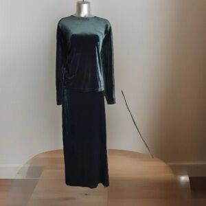 JONES NEW YORK SPORT 2 PC VELOUR DARK GREEN SKIRT/TOP SET - SIZE MEDIUM M